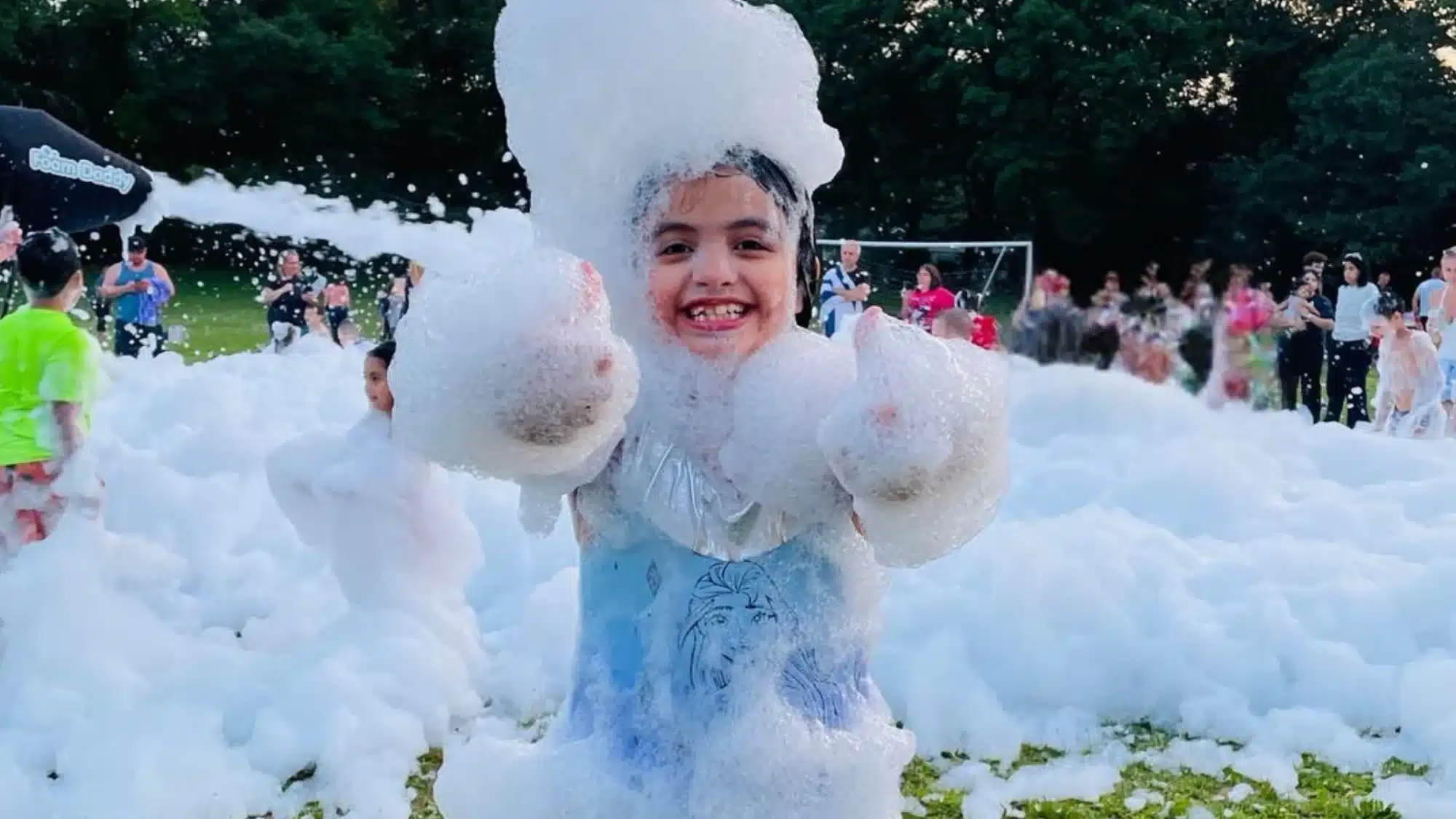 essential steps to plan a summer outdoor party with tips for creating an enjoyable and memorable experience for guests including food entertainment and outdoor setup